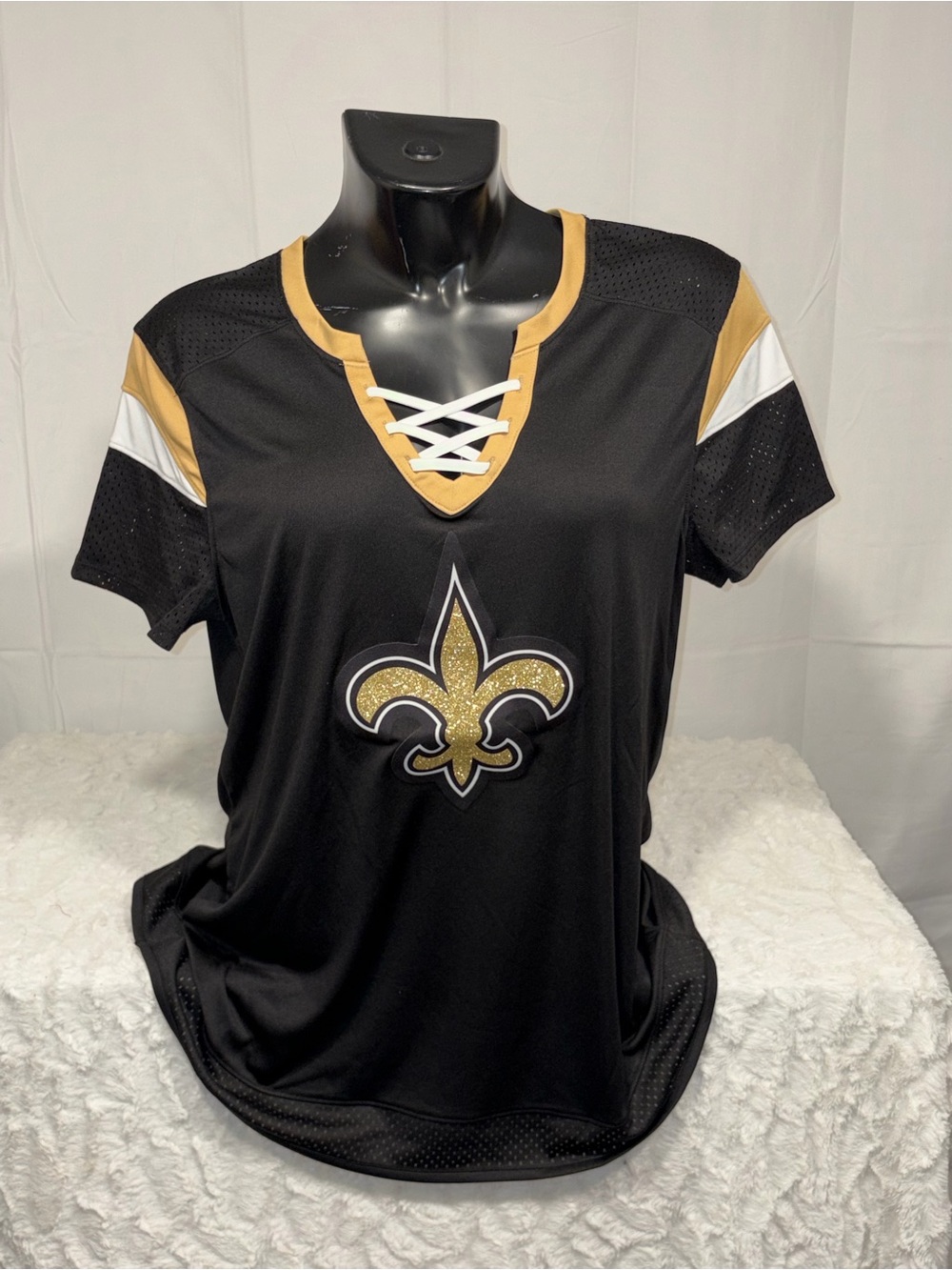 New Orleans Saints Women’s Performance V-Neck Lace Short Sleeve Shirt Large NWOT
